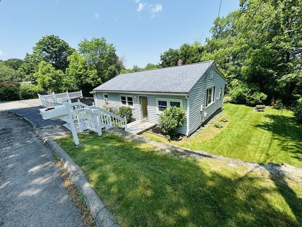 14 Calder St, Marlborough, Massachusetts, 4 Bedrooms Bedrooms, 6 Rooms Rooms,2 BathroomsBathrooms,Residential,For Sale,Calder St,73390131