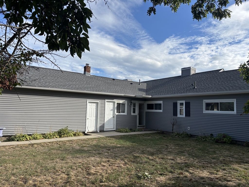 17 Robinridge Rd, Chicopee, Massachusetts, 3 Bedrooms Bedrooms, 5 Rooms Rooms,1 BathroomBathrooms,Residential,For Sale,Robinridge Rd,73432612