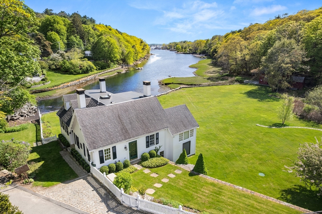 4 Lane Road, Gloucester, Massachusetts, 3 Bedrooms Bedrooms, 9 Rooms Rooms,3.5 BathroomsBathrooms,Residential,For Sale,Lane Road,73362535