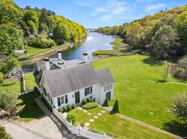 4 Lane Road, Gloucester, Massachusetts, 3 Bedrooms Bedrooms, 9 Rooms Rooms,3.5 BathroomsBathrooms,Residential,For Sale,Lane Road,73362535