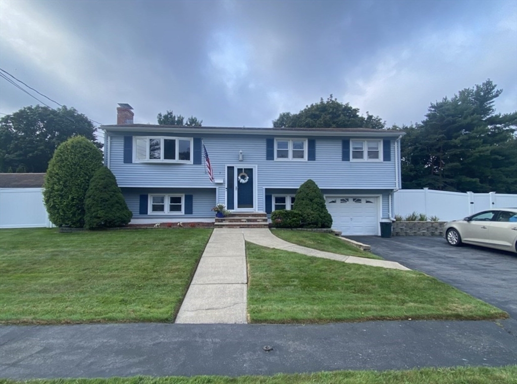7 Cleveland Road, Peabody, Massachusetts, 3 Bedrooms Bedrooms, 5 Rooms Rooms,2.5 BathroomsBathrooms,Residential Lease,For Rent,Cleveland Road,73416185
