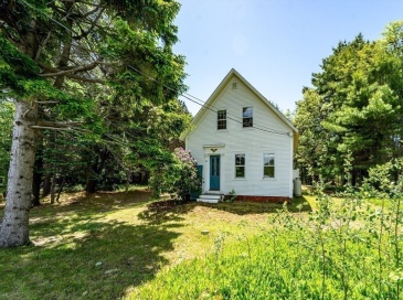 301 & 303 Main Street, Dennis, Massachusetts, 2 Bedrooms Bedrooms, 4 Rooms Rooms,1 BathroomBathrooms,Residential,For Sale,Main Street,73382809