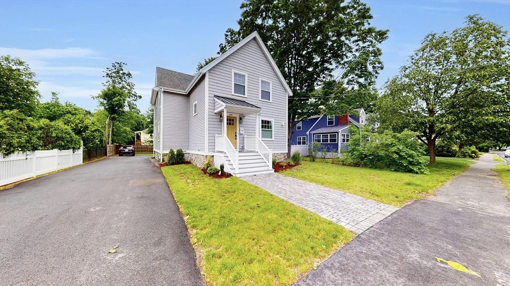 180 Washington Street, Reading, Massachusetts, 5 Bedrooms Bedrooms, 10 Rooms Rooms,3 BathroomsBathrooms,Residential Lease,For Rent,Washington Street,73426058