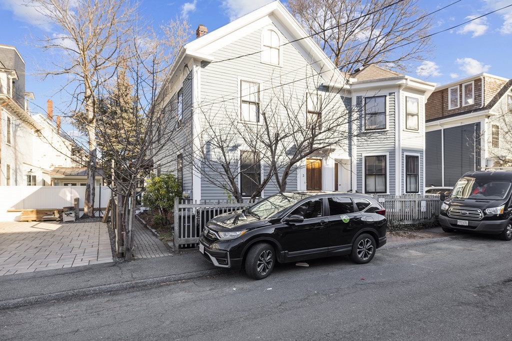 3 Pleasant Pl, Cambridge, Massachusetts, 1 Bedroom Bedrooms, 4 Rooms Rooms,1 BathroomBathrooms,Residential Lease,For Rent,Pleasant Pl,73420183