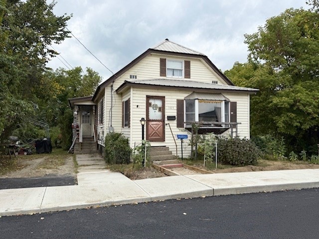 105 Freedom Street, Athol, Massachusetts, 4 Bedrooms Bedrooms, 11 Rooms Rooms,2 BathroomsBathrooms,Residential Income,For Sale,Freedom Street,73427339