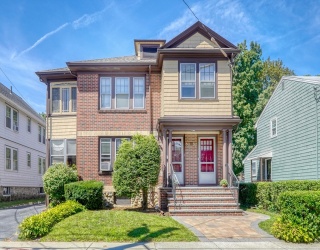 50-52 Albion St, Melrose, Massachusetts, 5 Bedrooms Bedrooms, 13 Rooms Rooms,2.5 BathroomsBathrooms,Residential Income,For Sale,Albion St,73424036