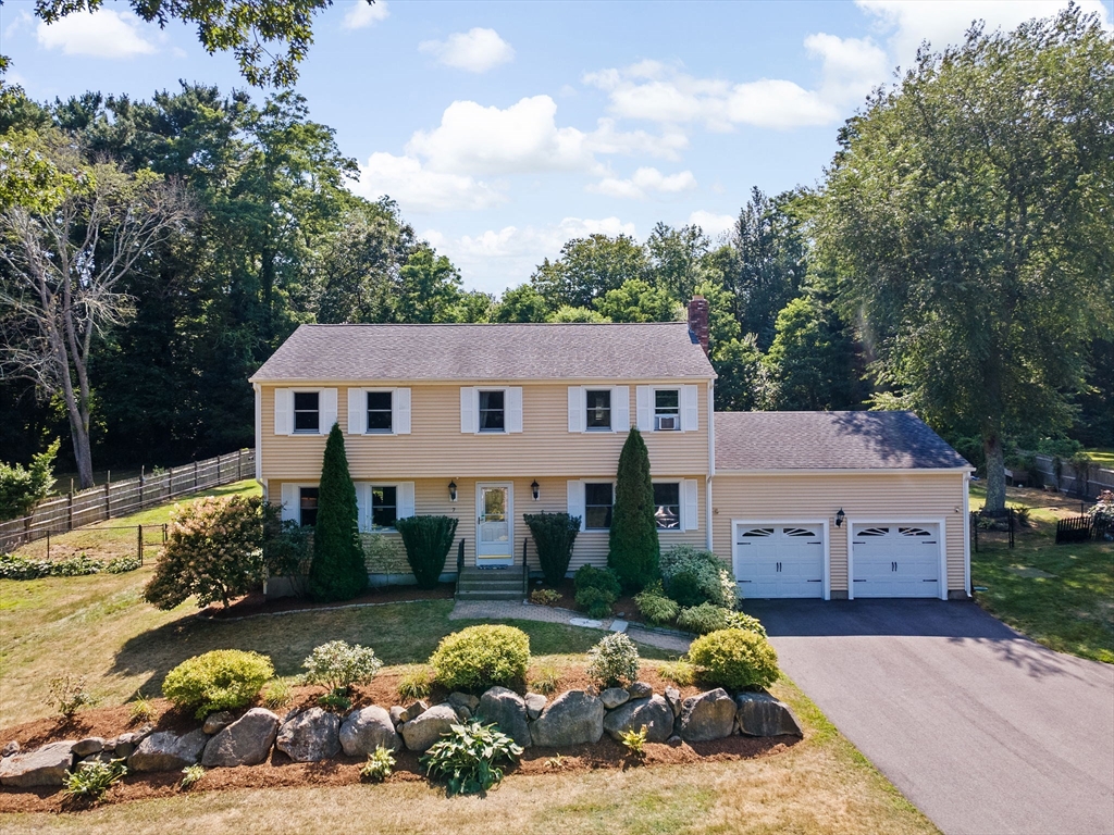 7 Old Powder House Road, Lakeville, Massachusetts, 4 Bedrooms Bedrooms, 9 Rooms Rooms,2.5 BathroomsBathrooms,Residential,For Sale,Old Powder House Road,73413497