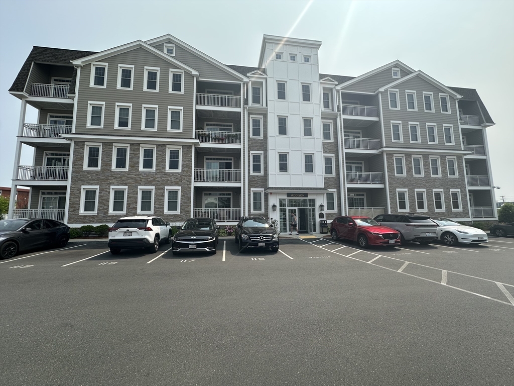 320 Middlesex Ave., Medford, Massachusetts, 2 Bedrooms Bedrooms, 5 Rooms Rooms,2 BathroomsBathrooms,Residential Lease,For Rent,Middlesex Ave.,73387464