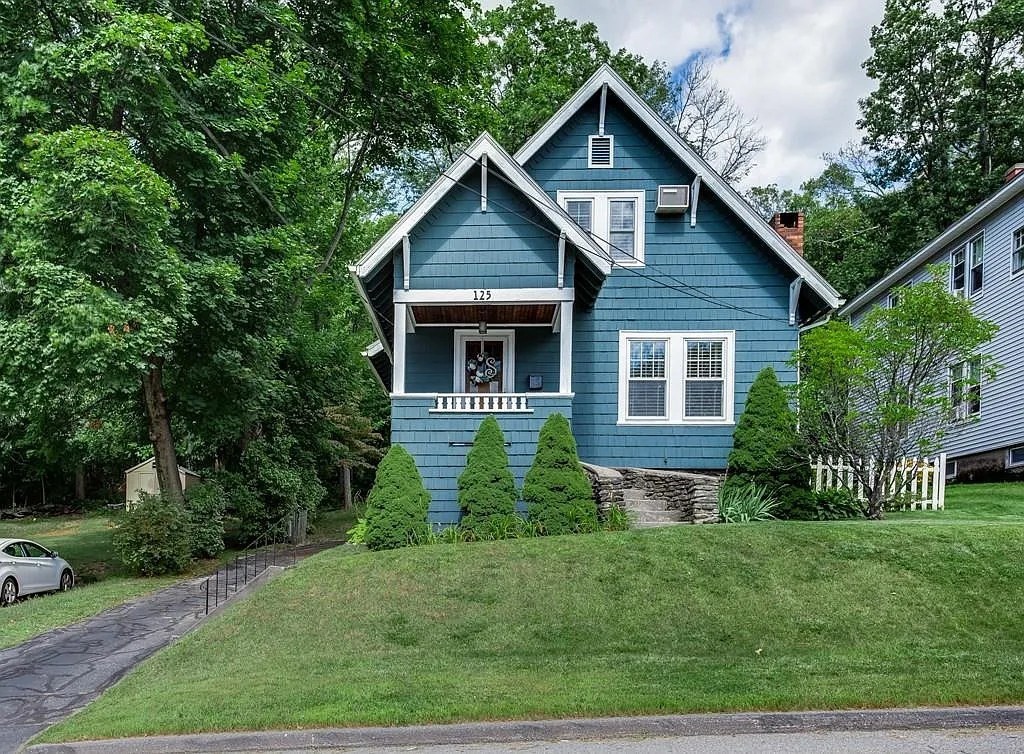 125 Malvern Rd, Worcester, Massachusetts, 3 Bedrooms Bedrooms, 6 Rooms Rooms,1 BathroomBathrooms,Residential,For Sale,Malvern Rd,73421519