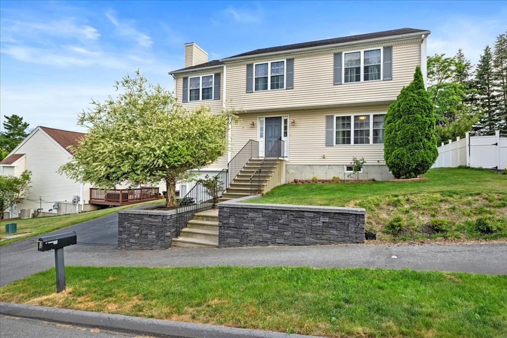 3 Navajo Rd, Worcester, Massachusetts, 4 Bedrooms Bedrooms, 8 Rooms Rooms,2.5 BathroomsBathrooms,Residential,For Sale,Navajo Rd,73399008