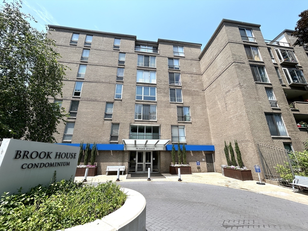 99 Pond Ave, Brookline, Massachusetts, 1 Bedroom Bedrooms, 3 Rooms Rooms,1 BathroomBathrooms,Residential Lease,For Rent,Pond Ave,73427176