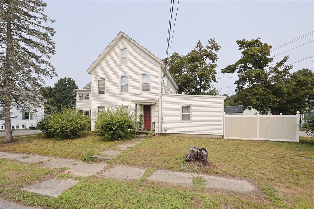 104 Harrison St, Leominster, Massachusetts, 7 Bedrooms Bedrooms, 12 Rooms Rooms,2 BathroomsBathrooms,Residential Income,For Sale,Harrison St,73417233