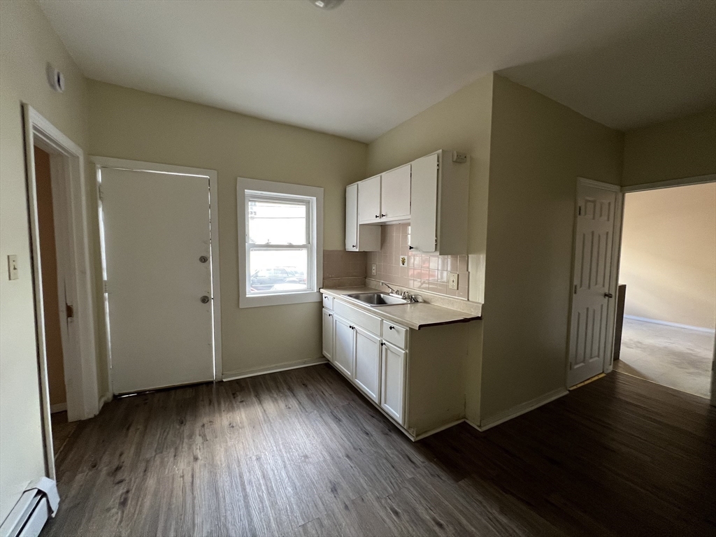 89 Newbury Street, Lawrence, Massachusetts, 2 Bedrooms Bedrooms, 4 Rooms Rooms,1 BathroomBathrooms,Residential Lease,For Rent,Newbury Street,73427080