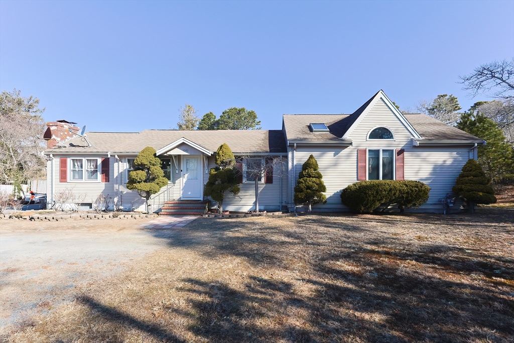 1046 Queen Anne Rd, Harwich, Massachusetts, 3 Bedrooms Bedrooms, 6 Rooms Rooms,2.5 BathroomsBathrooms,Residential,For Sale,Queen Anne Rd,73348164