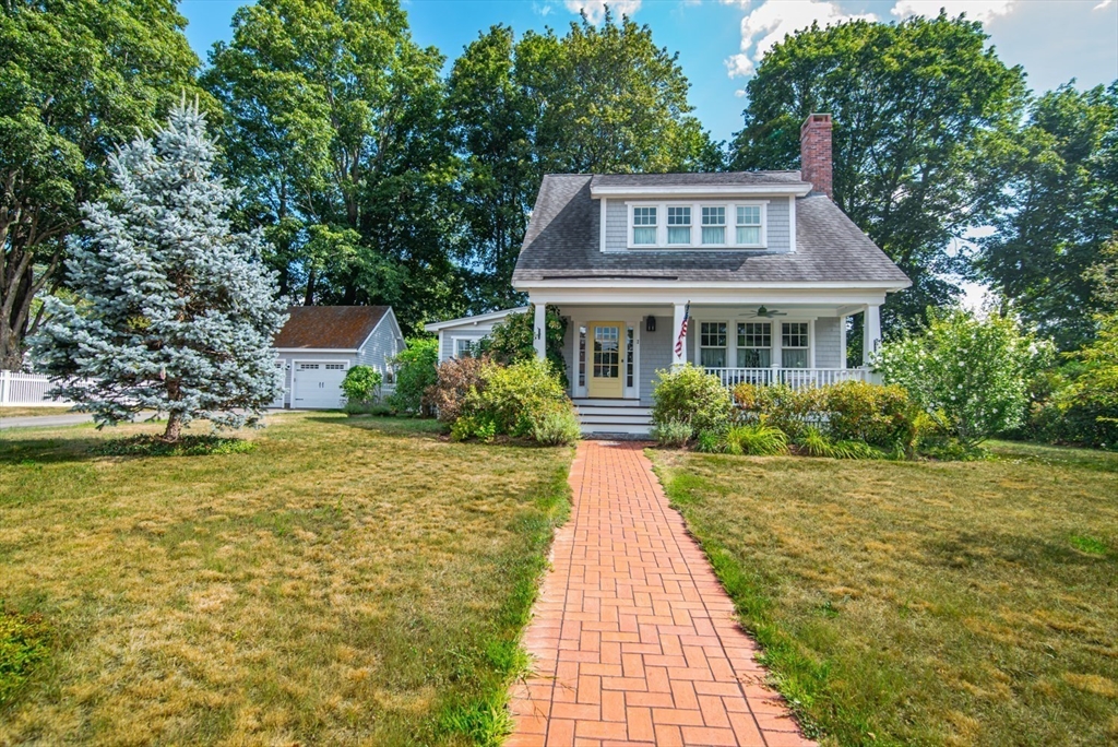 2 Hitching Post Lane, Amesbury, Massachusetts, 3 Bedrooms Bedrooms, 6 Rooms Rooms,2.5 BathroomsBathrooms,Residential,For Sale,Hitching Post Lane,73412219