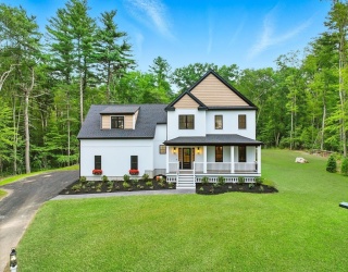 5 North Street, Upton, Massachusetts, 4 Bedrooms Bedrooms, 8 Rooms Rooms,3.5 BathroomsBathrooms,Residential,For Sale,North Street,73403038