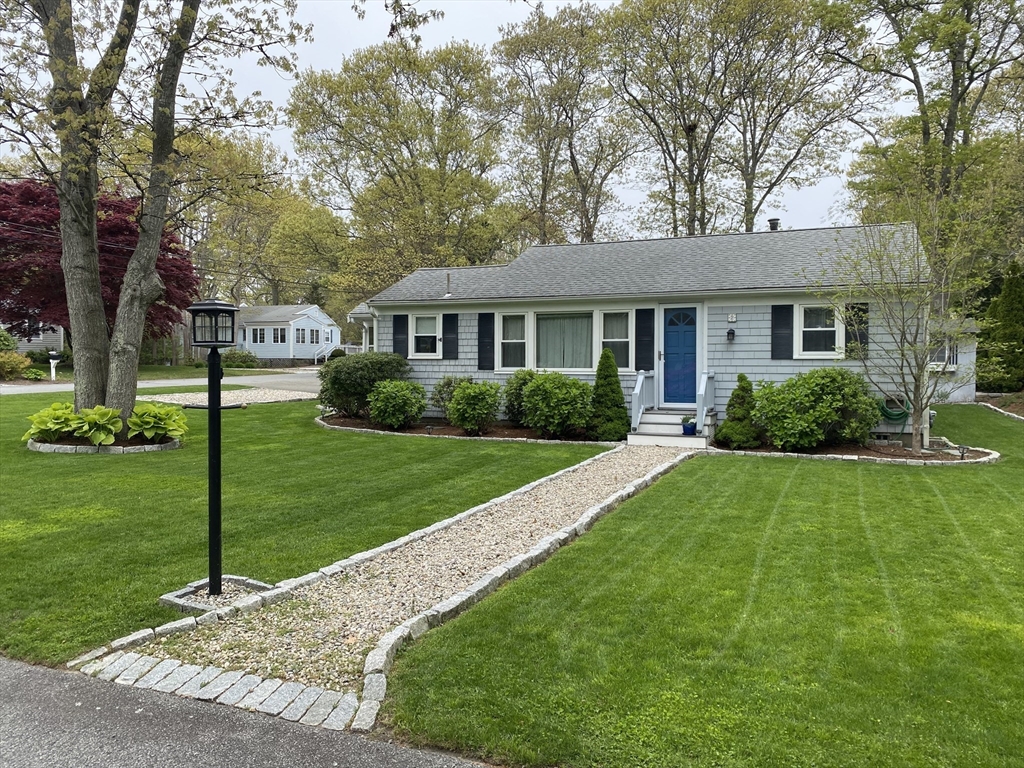 2 Naushon Rd, Mashpee, Massachusetts, 3 Bedrooms Bedrooms, 6 Rooms Rooms,1 BathroomBathrooms,Residential,For Sale,Naushon Rd,73342376