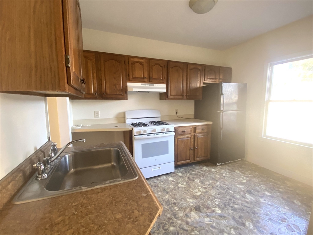 5 Spring Valley Road, Boston, Massachusetts, 2 Bedrooms Bedrooms, 4 Rooms Rooms,1 BathroomBathrooms,Residential Lease,For Rent,Spring Valley Road,73442267