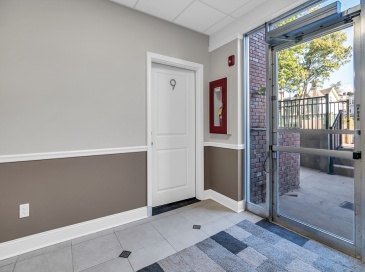 70 Court Street, Westfield, Massachusetts, 2 Bedrooms Bedrooms, 4 Rooms Rooms,1 BathroomBathrooms,Residential Lease,For Rent,Court Street,73423797