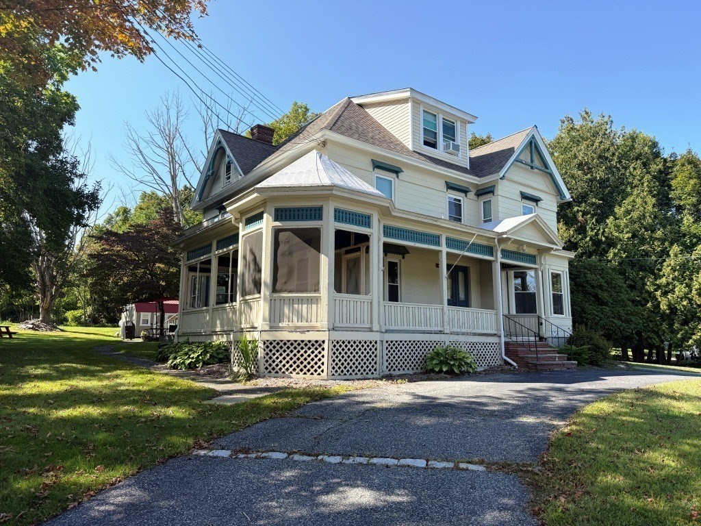 666 Pleasant St, Leicester, Massachusetts, 2 Bedrooms Bedrooms, 4 Rooms Rooms,1 BathroomBathrooms,Residential Lease,For Rent,Pleasant St,73429187
