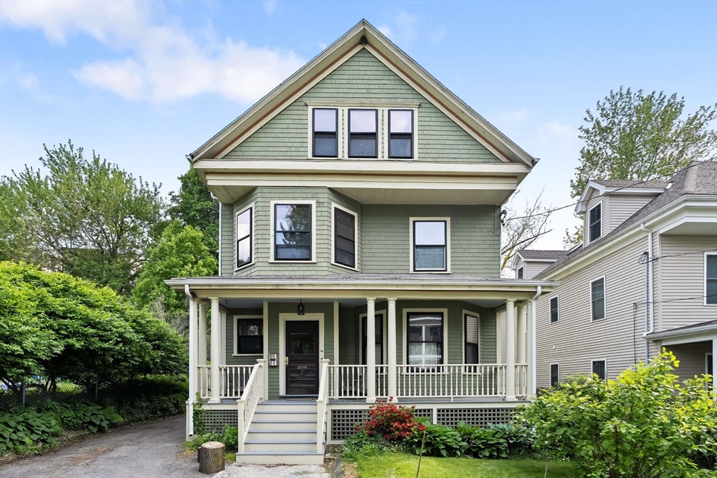 27 Chilcott Place, Boston, Massachusetts, 5 Bedrooms Bedrooms, 8 Rooms Rooms,2 BathroomsBathrooms,Residential,For Sale,Chilcott Place,73382557