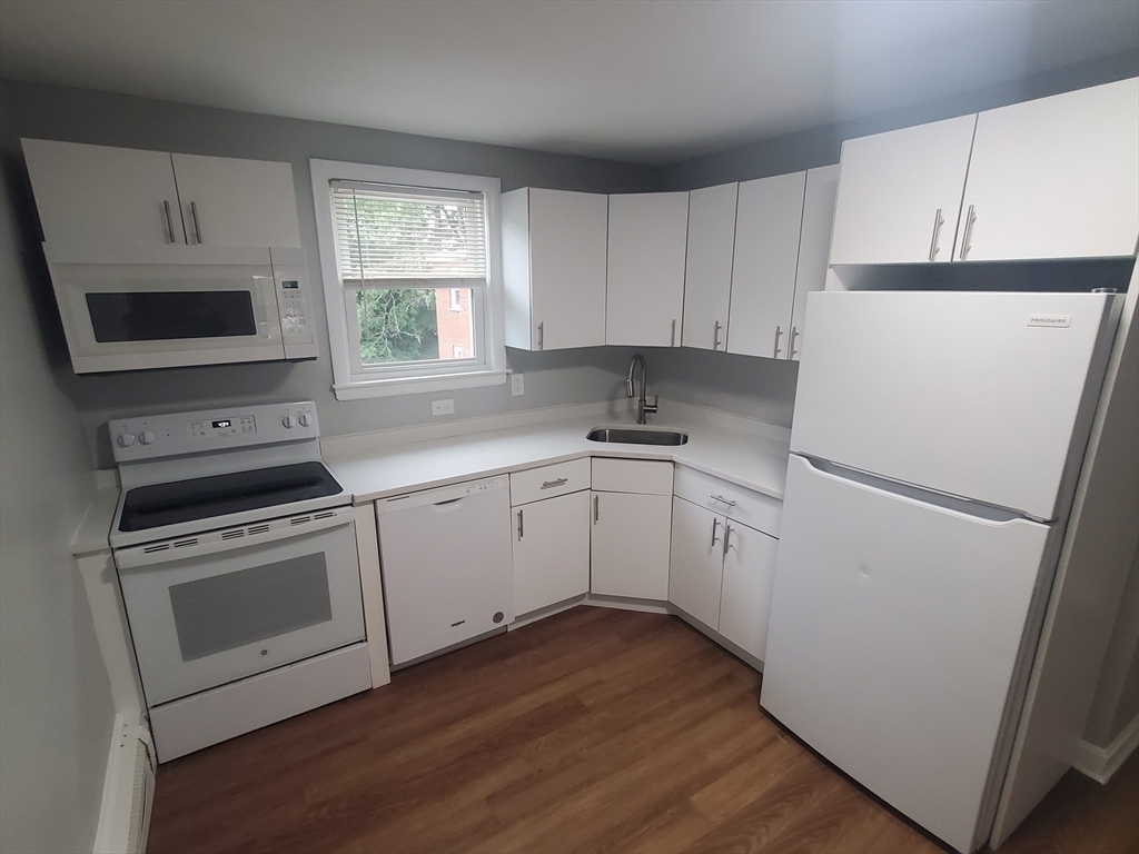 433A Sea Street, Quincy, Massachusetts, 2 Bedrooms Bedrooms, 4 Rooms Rooms,1 BathroomBathrooms,Residential Lease,For Rent,Sea Street,73388291