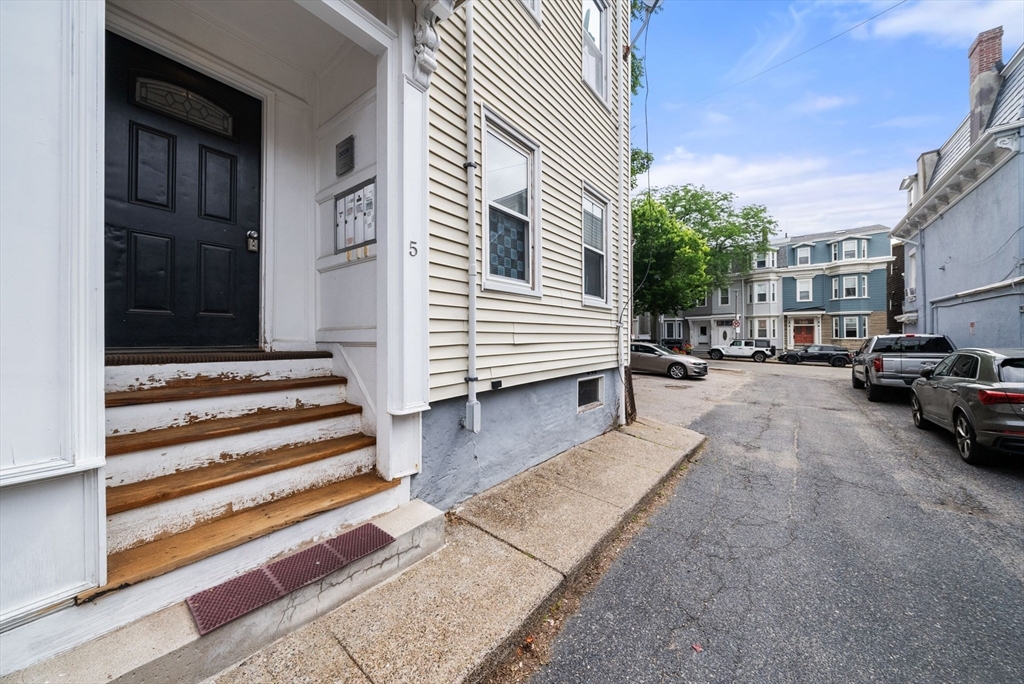 5 Burrill Pl, Boston, Massachusetts, 3 Bedrooms Bedrooms, 9 Rooms Rooms,3 BathroomsBathrooms,Residential Income,For Sale,Burrill Pl,73407631