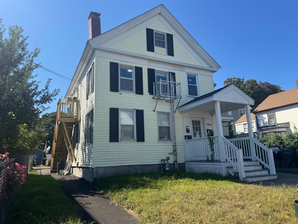 984 Middlesex St, Lowell, Massachusetts, 7 Bedrooms Bedrooms, 15 Rooms Rooms,4 BathroomsBathrooms,Residential Income,For Sale,Middlesex St,73427355