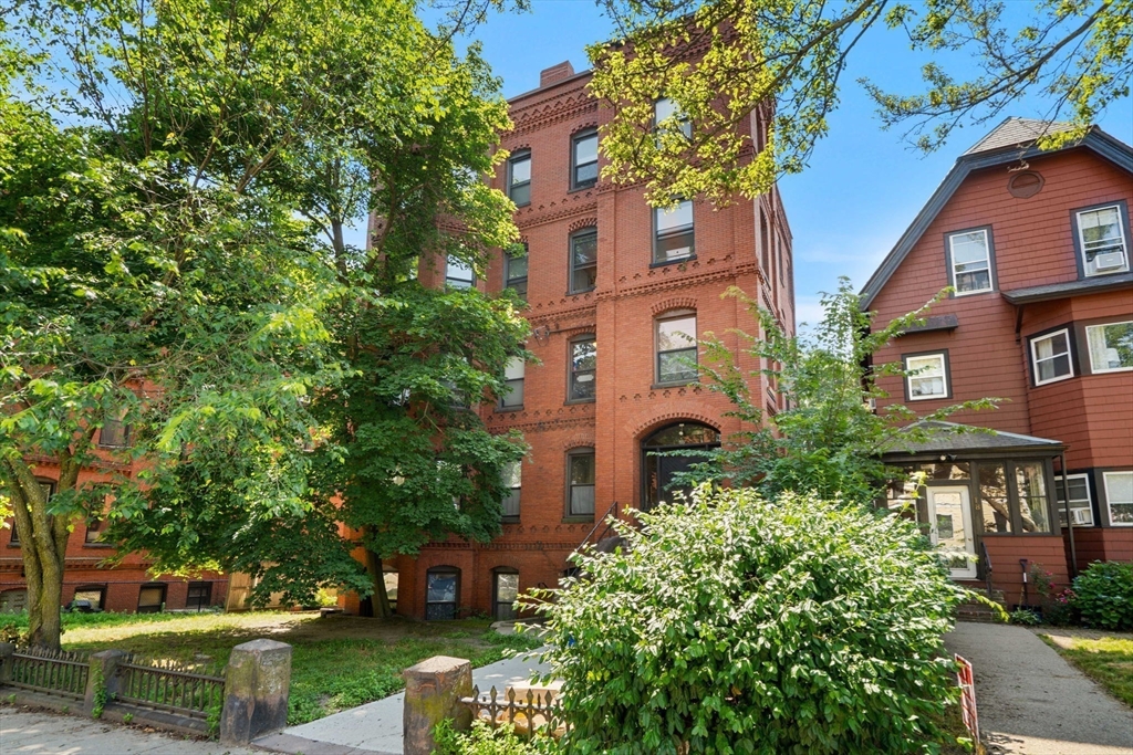 14-16 Davis Ave, Brookline, Massachusetts, 18 Bedrooms Bedrooms, 42 Rooms Rooms,14 BathroomsBathrooms,Residential Income,For Sale,Davis Ave,73403853