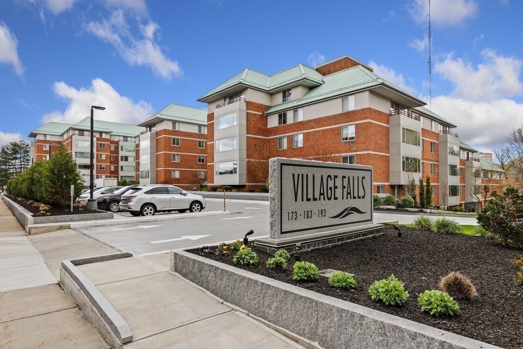 173 Oak St, Newton, Massachusetts, 2 Bedrooms Bedrooms, 4 Rooms Rooms,2 BathroomsBathrooms,Residential Lease,For Rent,Oak St,73410044