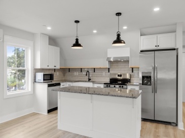 843 Main Street, Clinton, Massachusetts, 1 Bedroom Bedrooms, 4 Rooms Rooms,1 BathroomBathrooms,Residential Lease,For Rent,Main Street,73439820