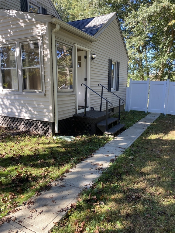 21 Ashton Street, Oxford, Massachusetts, 1 Bedroom Bedrooms, 3 Rooms Rooms,1 BathroomBathrooms,Residential Lease,For Rent,Ashton Street,73438963