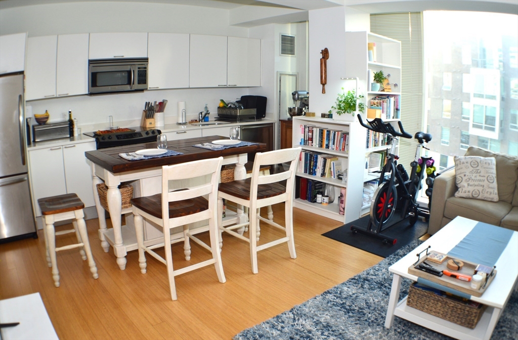 2 Earhart St, Cambridge, Massachusetts, 1 Bedroom Bedrooms, 3 Rooms Rooms,1 BathroomBathrooms,Residential Lease,For Rent,Earhart St,73418721