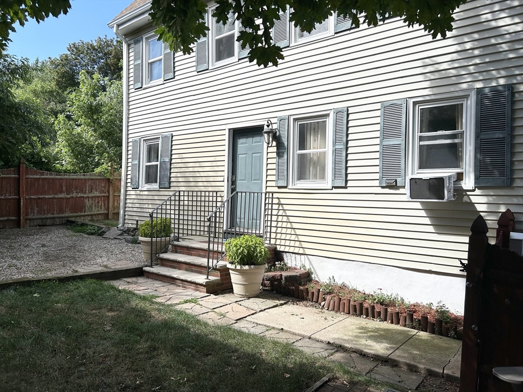 8 Scotia St, Salem, Massachusetts, 4 Bedrooms Bedrooms, 7 Rooms Rooms,1 BathroomBathrooms,Residential,For Sale,Scotia St,73374260