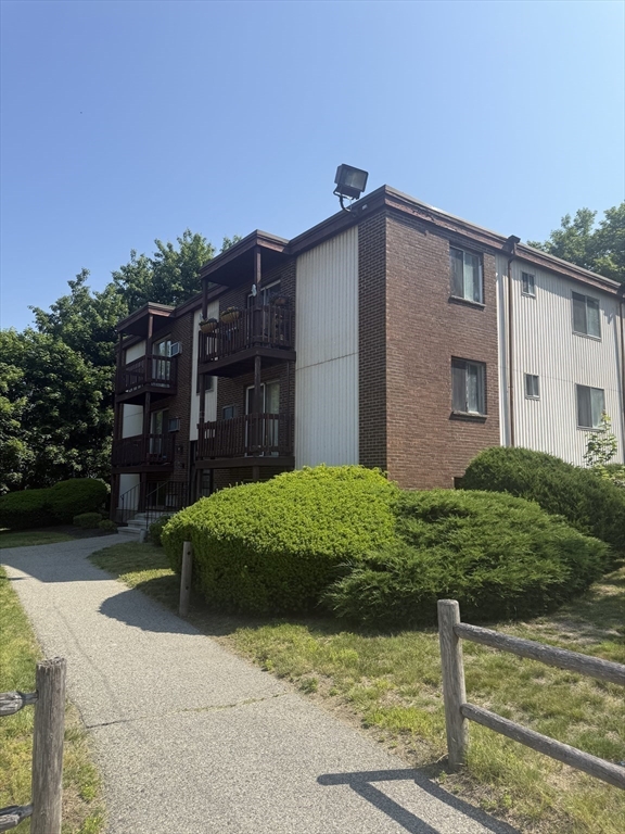 707 Bedford Street, Abington, Massachusetts, 1 Bedroom Bedrooms, 3 Rooms Rooms,1 BathroomBathrooms,Residential Lease,For Rent,Bedford Street,73399270