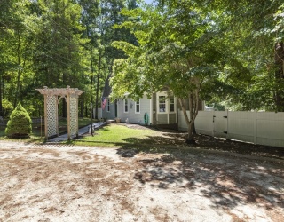 139 Walnut Plain, Rochester, Massachusetts, 4 Bedrooms Bedrooms, 7 Rooms Rooms,2 BathroomsBathrooms,Residential,For Sale,Walnut Plain,73416246