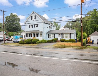 512 Merrimack Ave, Dracut, Massachusetts, 5 Bedrooms Bedrooms, 11 Rooms Rooms,3 BathroomsBathrooms,Residential Income,For Sale,Merrimack Ave,73413500