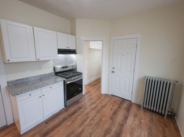 42 Hiawatha Road, Boston, Massachusetts, 4 Bedrooms Bedrooms, 6 Rooms Rooms,1 BathroomBathrooms,Residential Lease,For Rent,Hiawatha Road,73355945