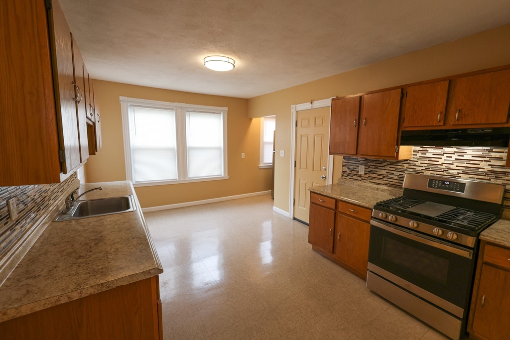 42 Corona Street, Boston, Massachusetts, 3 Bedrooms Bedrooms, 5 Rooms Rooms,1 BathroomBathrooms,Residential Lease,For Rent,Corona Street,73382647