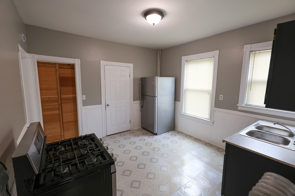 69 Willowwood Street, Boston, Massachusetts, 2 Bedrooms Bedrooms, 4 Rooms Rooms,1 BathroomBathrooms,Residential Lease,For Rent,Willowwood Street,73399392