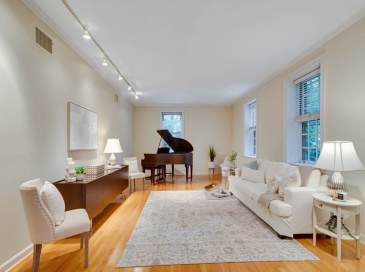 30 Cumberland Avenue, Brookline, Massachusetts, 2 Bedrooms Bedrooms, 4 Rooms Rooms,2 BathroomsBathrooms,Residential,For Sale,Cumberland Avenue,73412709