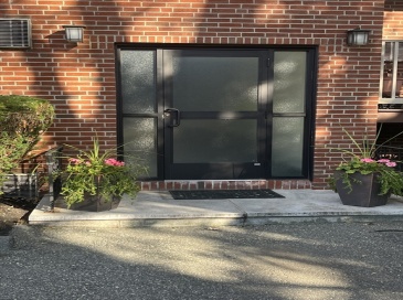 295 Main St., Reading, Massachusetts, 2 Bedrooms Bedrooms, 4 Rooms Rooms,1 BathroomBathrooms,Residential Lease,For Rent,Main St.,73439698