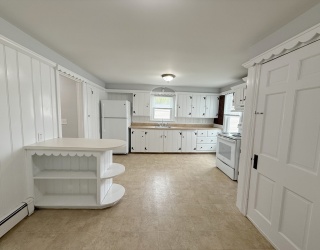 18 Taunton St, Plainville, Massachusetts, 3 Bedrooms Bedrooms, 6 Rooms Rooms,1 BathroomBathrooms,Residential Lease,For Rent,Taunton St,73417817