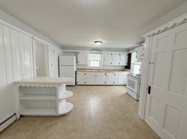 18 Taunton St, Plainville, Massachusetts, 3 Bedrooms Bedrooms, 6 Rooms Rooms,1 BathroomBathrooms,Residential Lease,For Rent,Taunton St,73417817