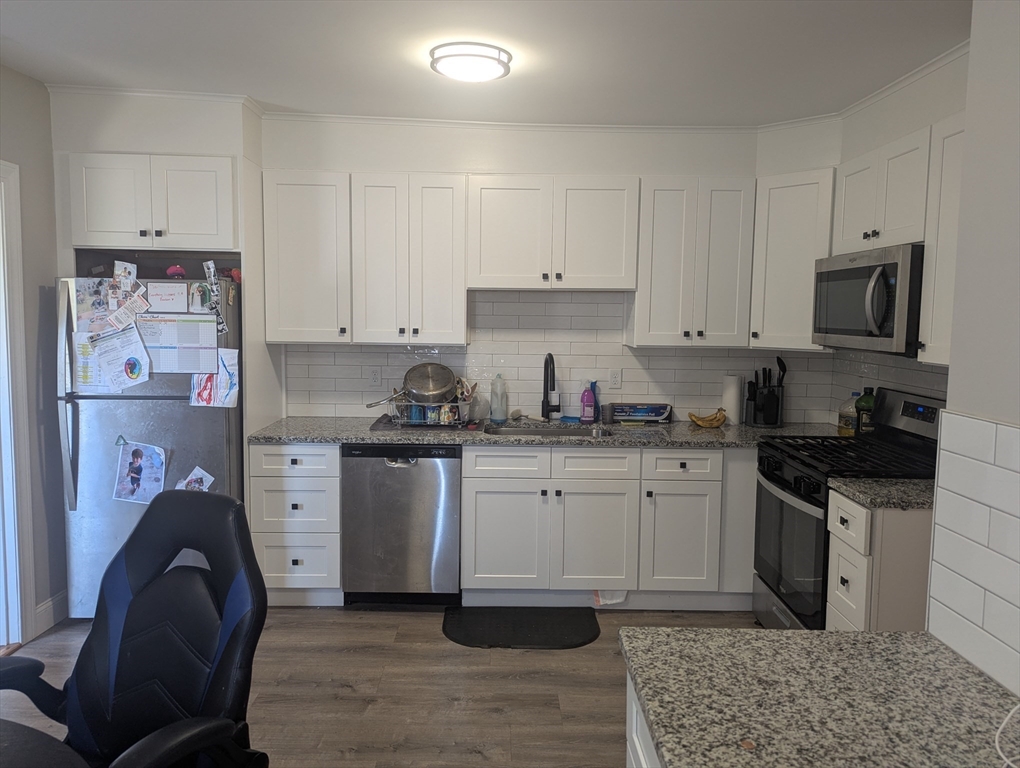 44 Locust Street, Winthrop, Massachusetts, 3 Bedrooms Bedrooms, 5 Rooms Rooms,2 BathroomsBathrooms,Residential Lease,For Rent,Locust Street,73417245