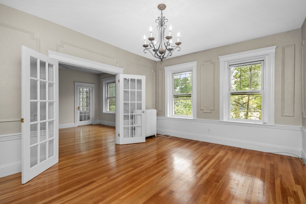 441 Washington St, Brookline, Massachusetts, 3 Bedrooms Bedrooms, 6 Rooms Rooms,1.5 BathroomsBathrooms,Residential Lease,For Rent,Washington St,73438325