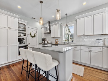 102 Harvard Street, Medford, Massachusetts, 2 Bedrooms Bedrooms, 8 Rooms Rooms,1 BathroomBathrooms,Residential Lease,For Rent,Harvard Street,73437225