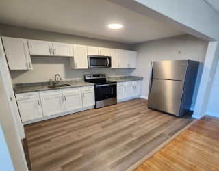 92.5 Maple St, Northampton, Massachusetts, 1 Bedroom Bedrooms, 3 Rooms Rooms,1 BathroomBathrooms,Residential Lease,For Rent,Maple St,73408670