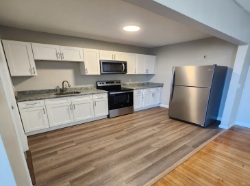 92.5 Maple St, Northampton, Massachusetts, 1 Bedroom Bedrooms, 3 Rooms Rooms,1 BathroomBathrooms,Residential Lease,For Rent,Maple St,73408670