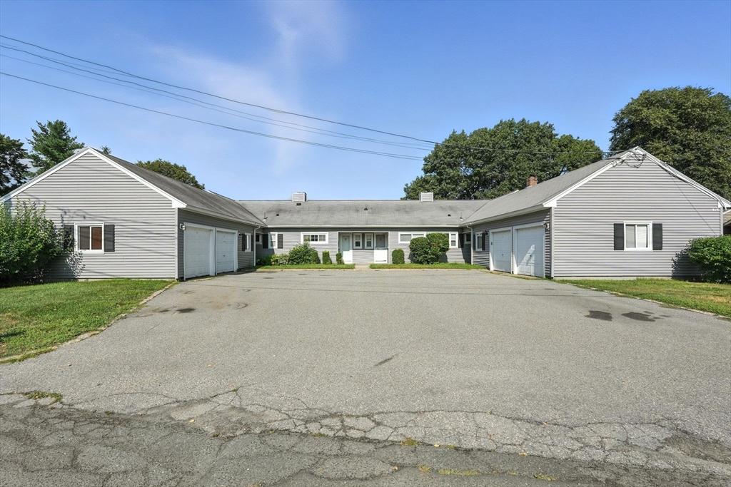 66 Applewood Dr, Chicopee, Massachusetts, 1 Bedroom Bedrooms, 3 Rooms Rooms,1 BathroomBathrooms,Residential,For Sale,Applewood Dr,73412096